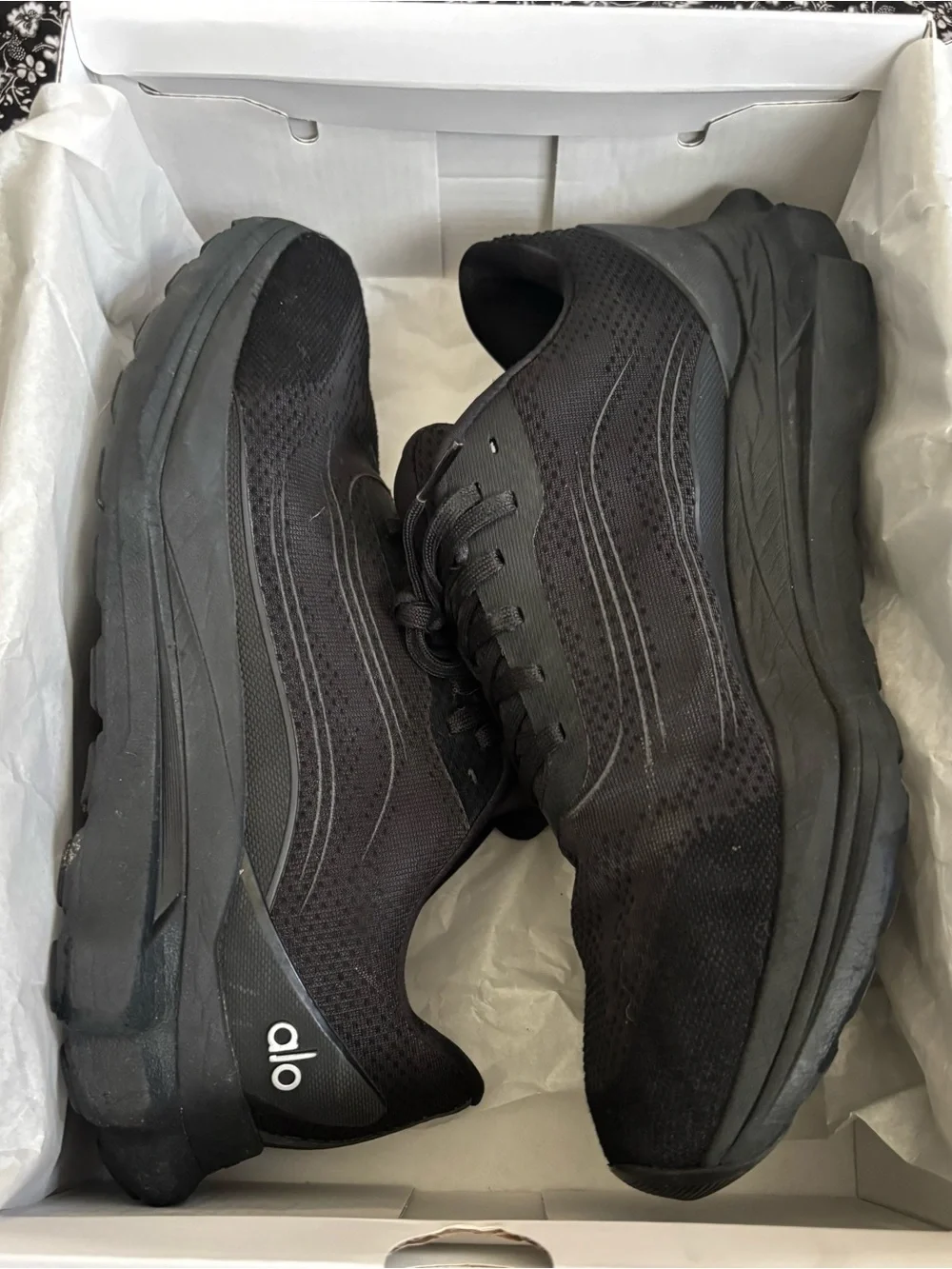 ALO Yoga Men's Black Low-Profile Athletic Sneakers